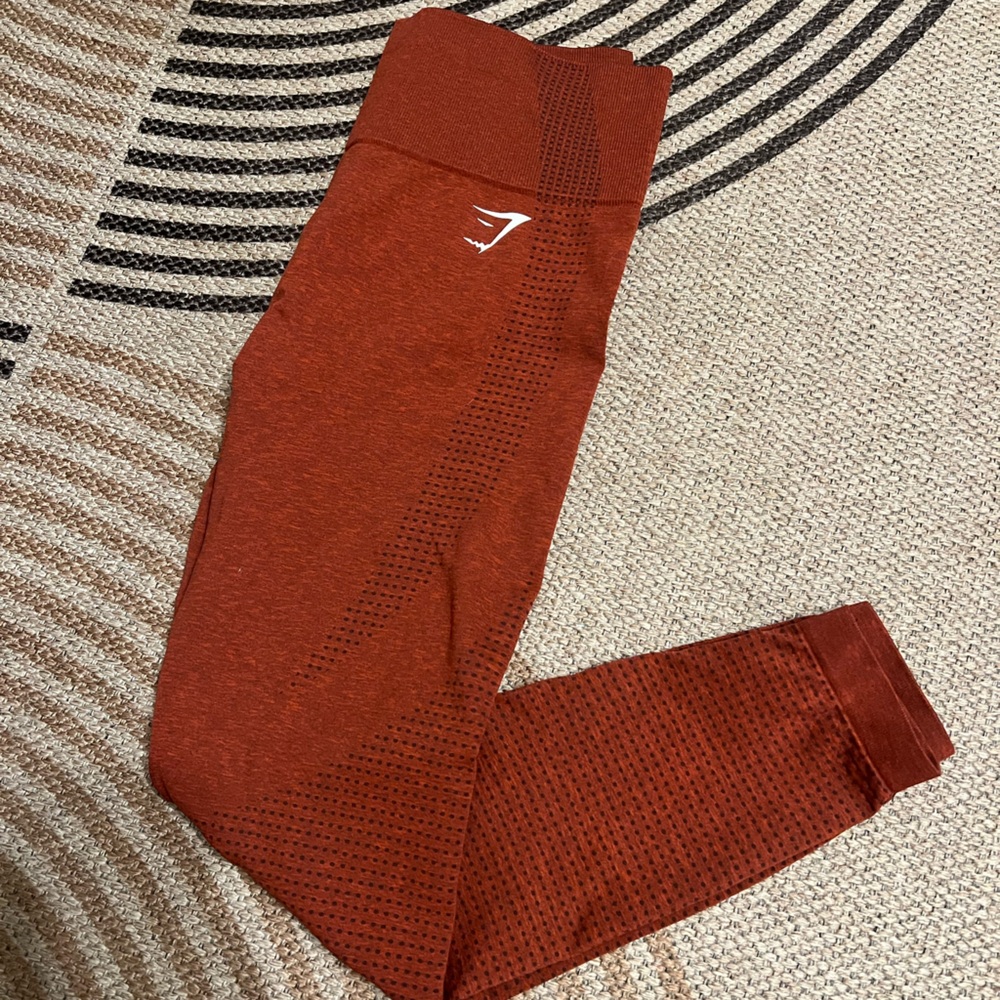 Gymshark rust colored leggings size large. Tag ripped off. Worn once.
